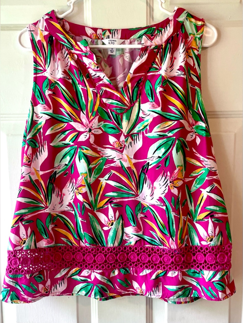 Crown & Ivy Fuchsia Pink Green Tropical Floral Crochet Trim Sleeveless Blouse M